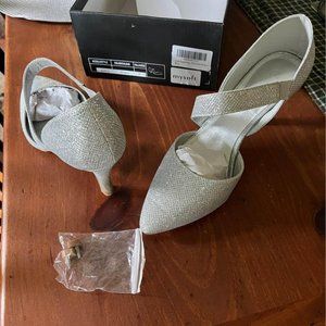 Sz 7 Silver 3” Heels
